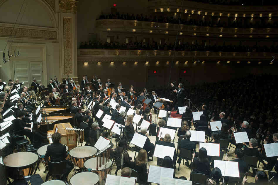 Orff's cantata calls for an enormous corralling of forces: orchestra, adult chorus, children's chorus and three vocal soloists.