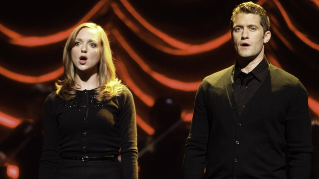Emma (Jayma Mays) and Will (Matthew Morrison) are only one of the challenged couples in tonight's Glee.