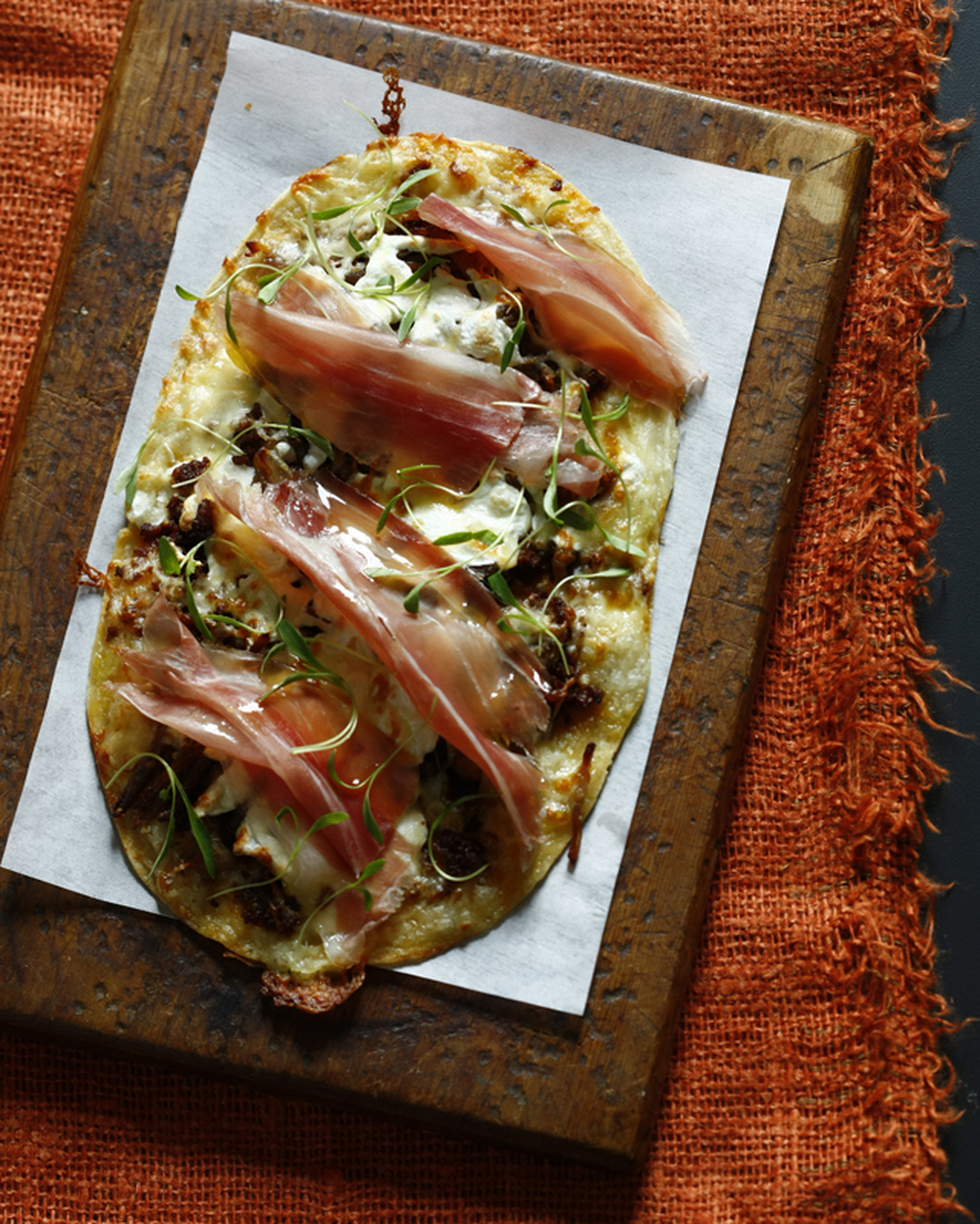Huarache de Carnitas (Corn Flatbread with Pulled Pork)