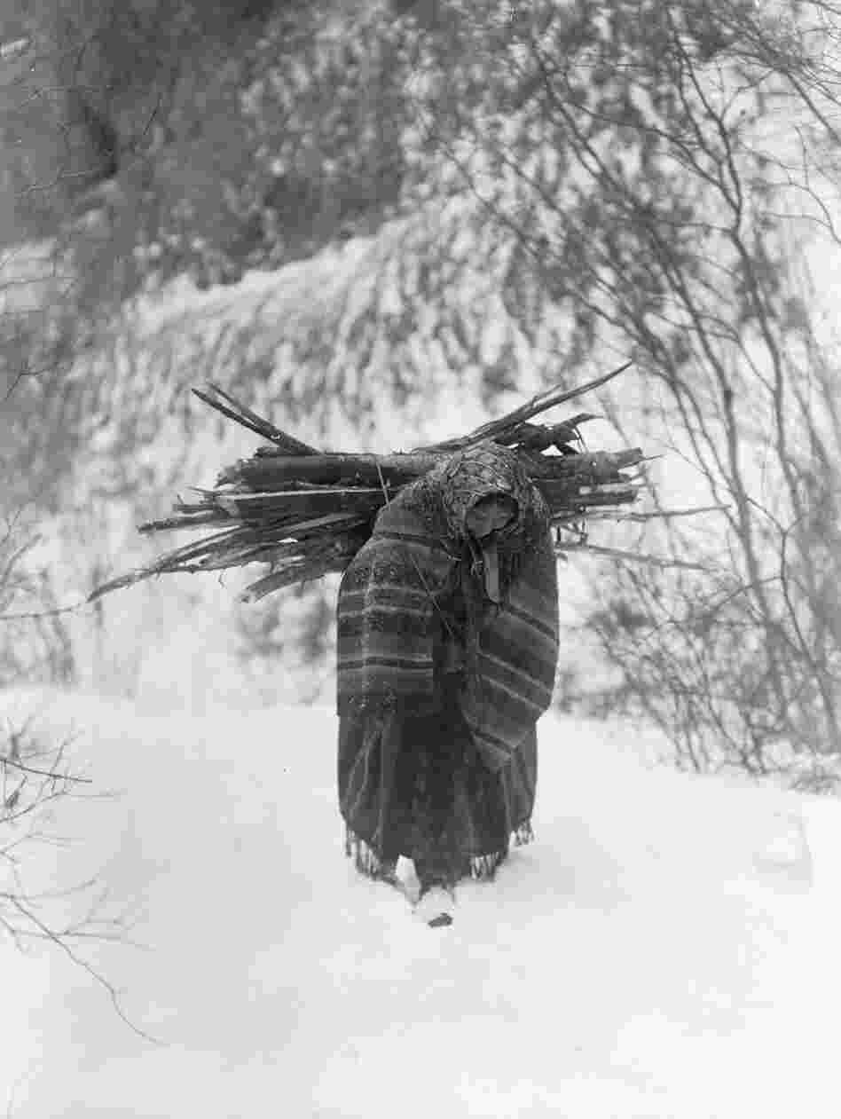 A Heavy Load—Sioux, 1908. Curtis tried to record scenes of the hard life of a winter on the northern plains.