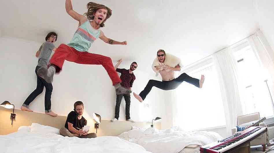 Moon Taxi.