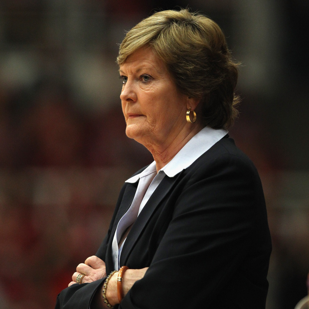 Pat Summitt coaching a game in December 2011.