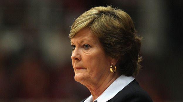 Pat Summitt coaching a game in December 2011. (Getty Images)