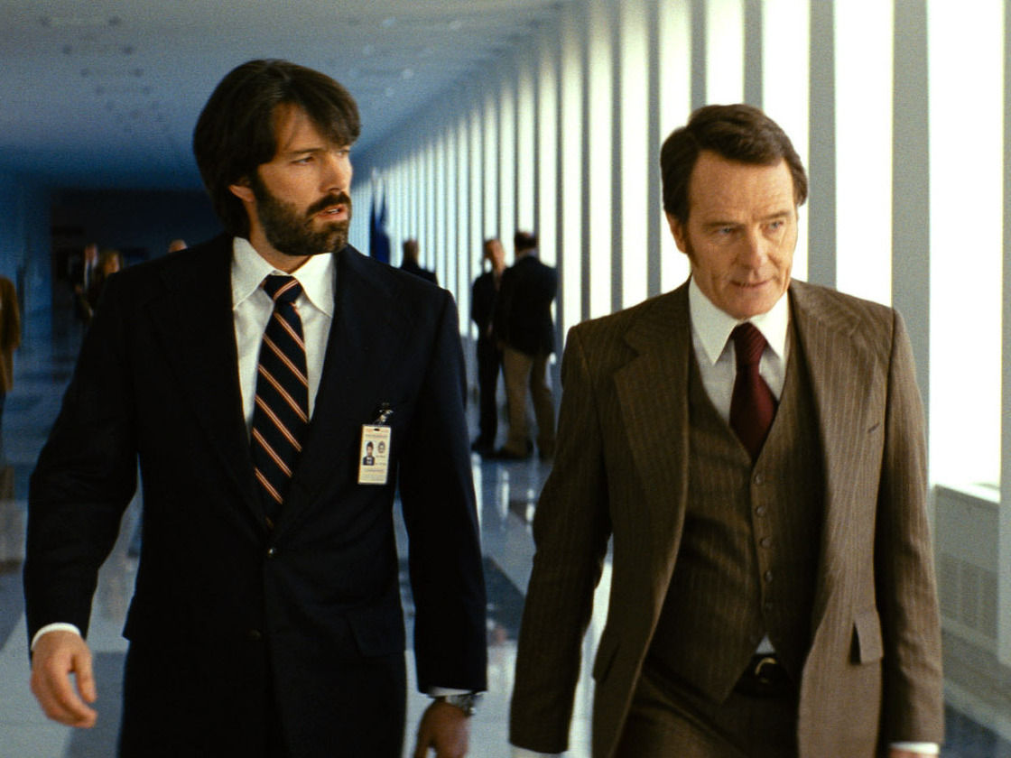 Mendez convinces his supervisor, Jack O'Donnell (Bryan Cranston), that his risky mission will work.