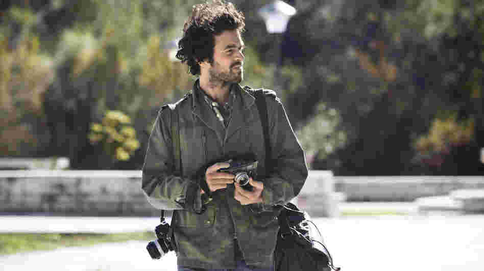Paul (Romain Duris), an aspiring photographer, assumes another man's identity to escape his job, marriage and dull life. Paul (Romain Duris), an aspiring photographer, assumes another man's identity to escape his job, marriage and dull life.