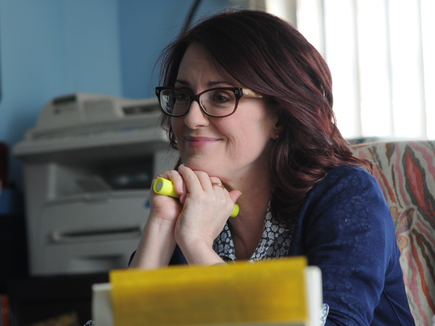 Kate lies to her boss, Principal Barnes (Megan Mullally), about being pregnant in order to hide her drinking problem.