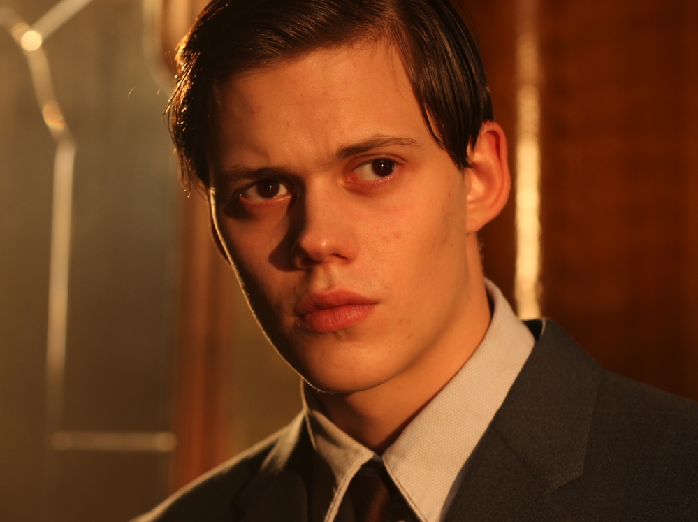 Simon and the Oaks serves as a rather too cozy consideration of Nazi sympathies in Sweden during the early years of World War II.