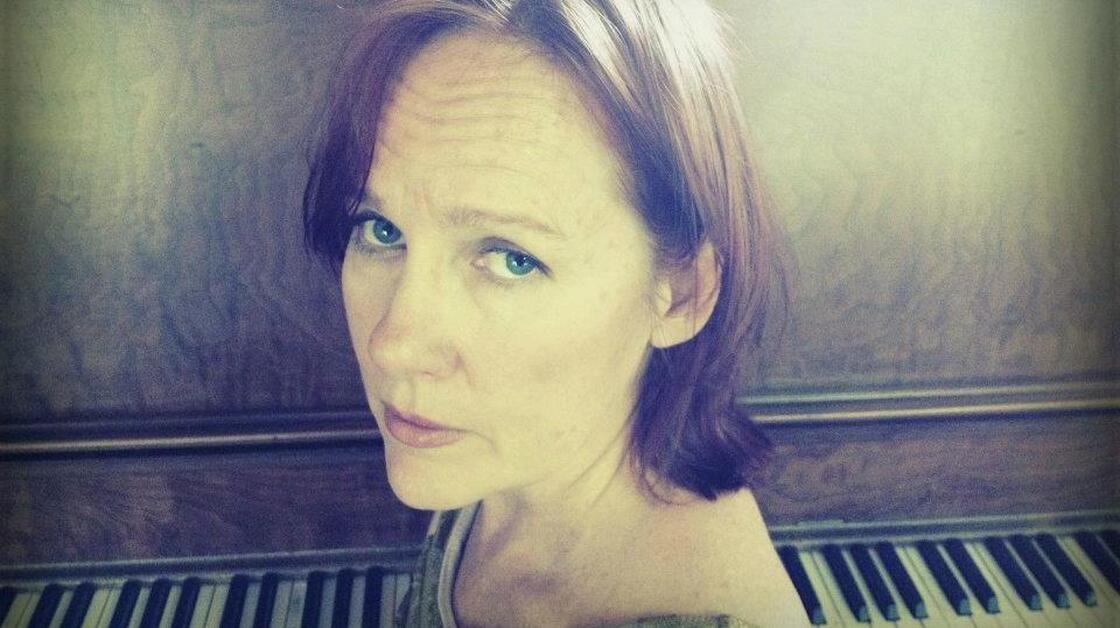 Sing the Delta is Iris DeMent's first album of new songs in 16 years.