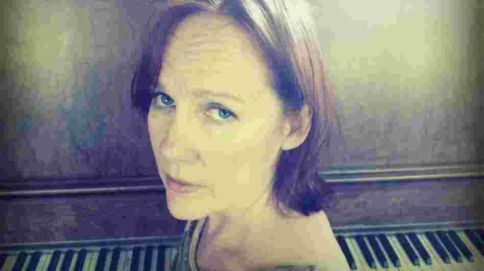 Sing the Delta is Iris DeMent's first album of new songs in 16 years.