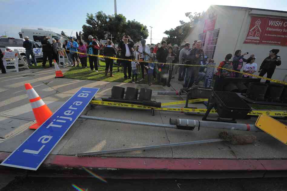 In order to move the shuttle through the streets, trees had to be cut and signs and street lights had to be removed.