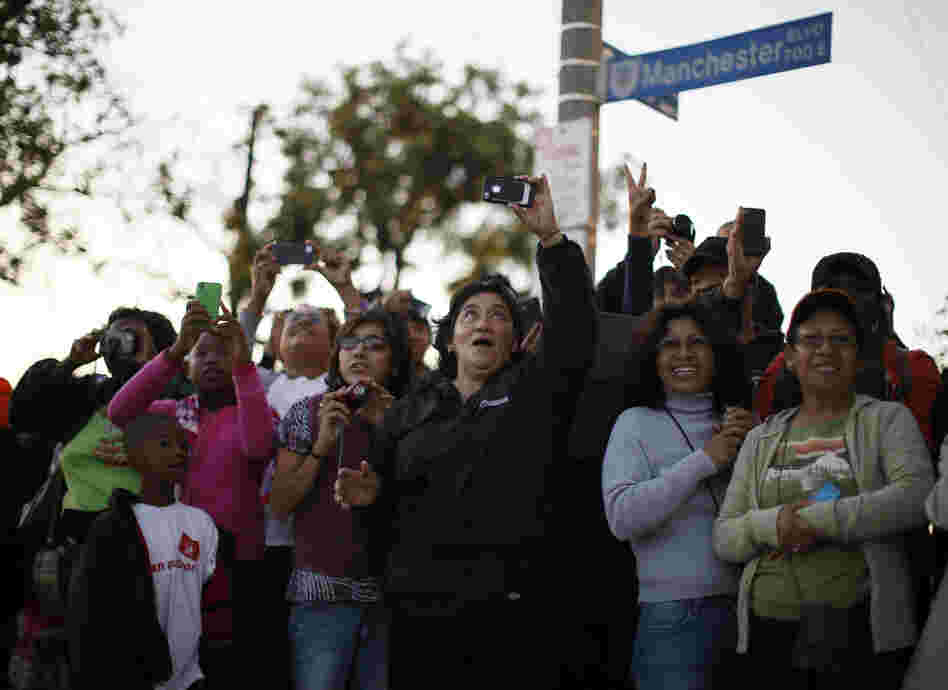 So for most of the way, Endeavour straddled wide boulevards — Manchester, Crenshaw, Martin Luther King Jr.Before the move, some lamented over the loss of shade as trees were chopped down to provide clearance.