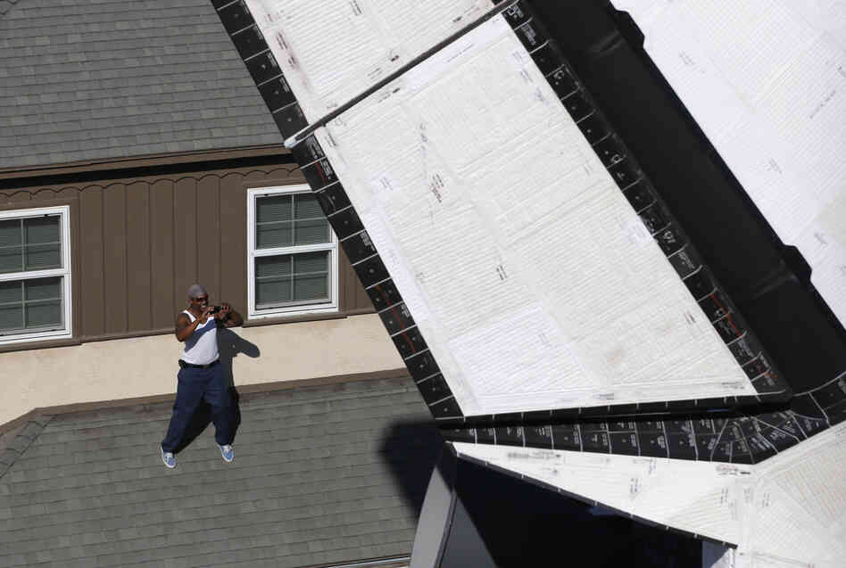 The one exception was when the shuttle poked through a slightly curved residential street lined with apartment buildings on both sides. It was such a squeeze that its 78-foot wingspan towered over driveways.