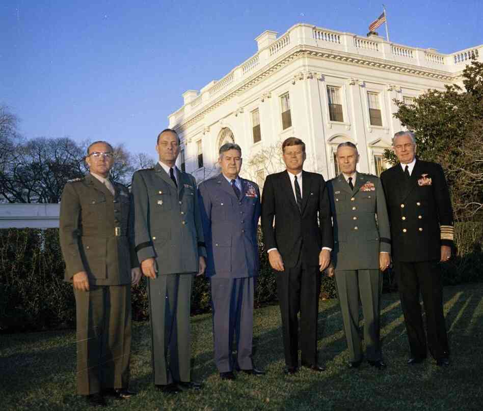 Kennedy with the Joint Chiefs of Staff on Jan. 15, 1962.