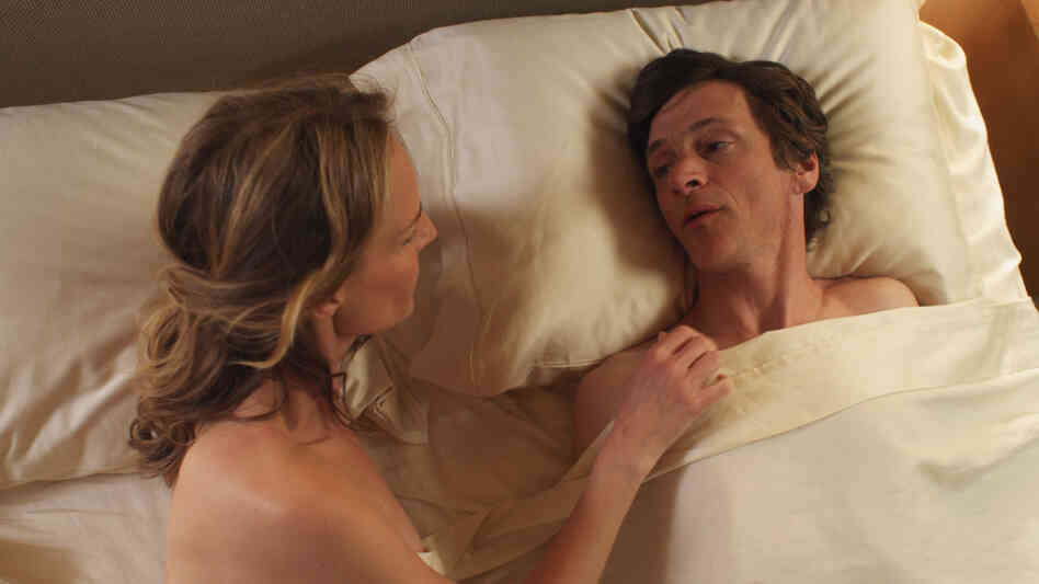 Mark (John Hawkes), a disabled man who has spent most of his life in an iron lung, decides to lose his virginity to a sex surrogate, Cheryl (Helen Hunt). Mark (John Hawkes), a disabled man who has spent most of his life in an iron lung, decides to lose his virginity to a sex surrogate, Cheryl (Helen Hunt).