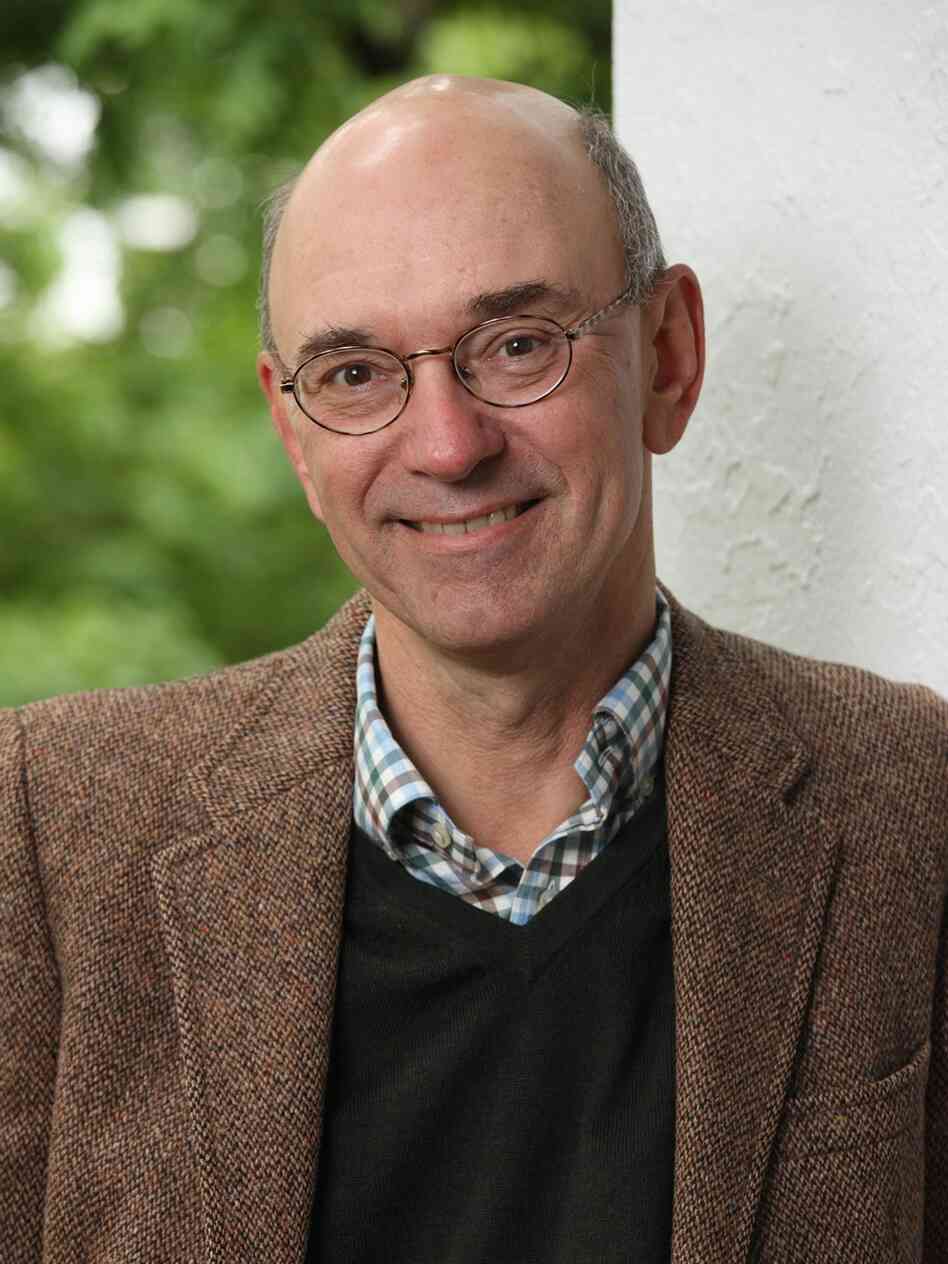 Henry Wiencek is the author of several books, including The Hairstons: An American Family in Black and White, which won a National Book Critics' Circle Award in 1999.