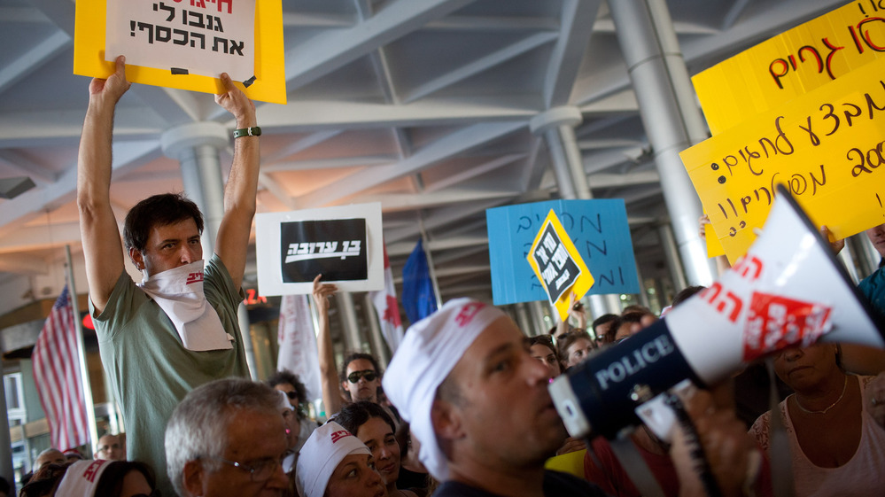Former staff of Israel's daily Maariv newspaper protest their dismissals on Sept. 20, in Tel Aviv. The newspaper, one of the country's oldest, is on the verge of closure.