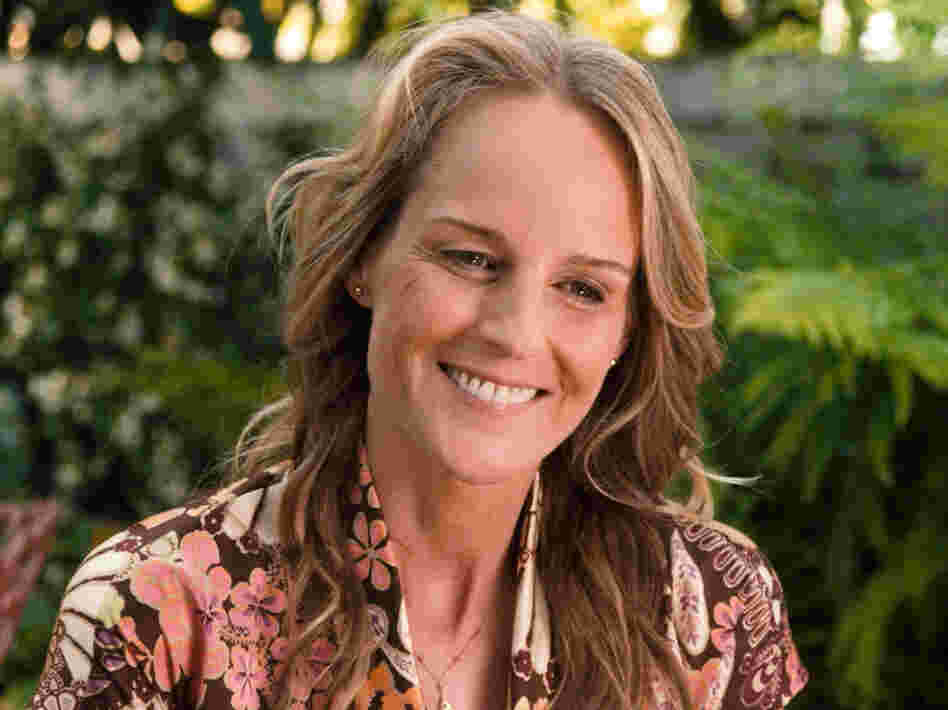 Cheryl (Helen Hunt), a sex surrogate, is a strict professional who allows her clients only six sessions — but something about Mark gets past her guard.