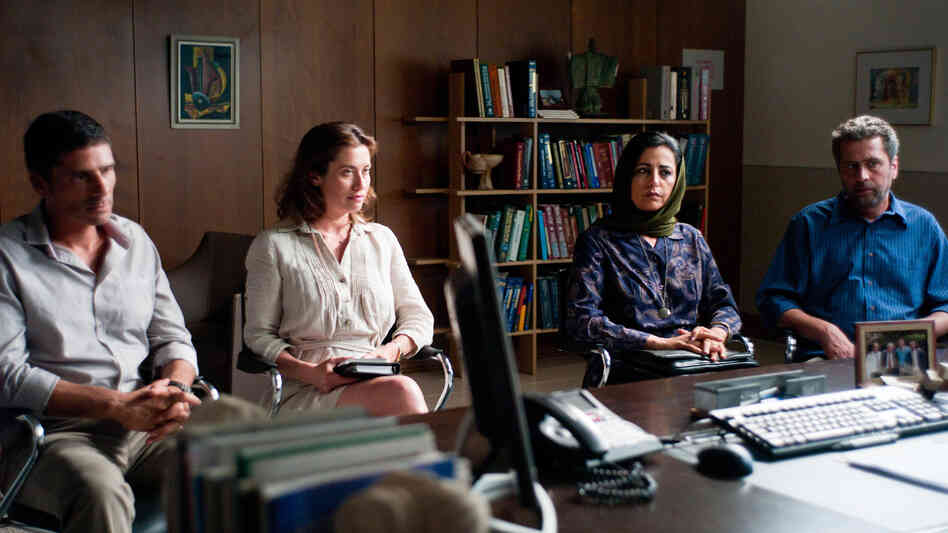 Jews Alon and Orith Silberg (Pascal Elbe and Emmanuelle Devos) and Palestinians Leila and Yacine Al Bezaaz (Areen Omari and Mehdi Dehbi) find out that their sons have been switched at birth. Jews Alon and Orith Silberg (Pascal Elbe and Emmanuelle Devos) and Palestinians Leila and Yacine Al Bezaaz (Areen Omari and Mehdi Dehbi) find out that their sons have been switched at birth.