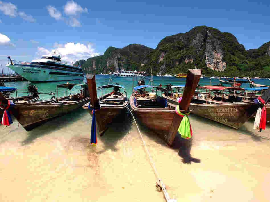 The Phi Phi Islands in Thailand are a tourists' paradise. In June, sisters Noemi and Audrey Belanger were found dead in their hotel room there.