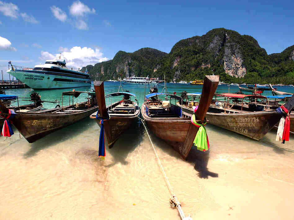 The Phi Phi Islands in Thailand are a tourists' paradise. In June, sisters Noemi and Audrey Belanger were found dead in their hotel room there.