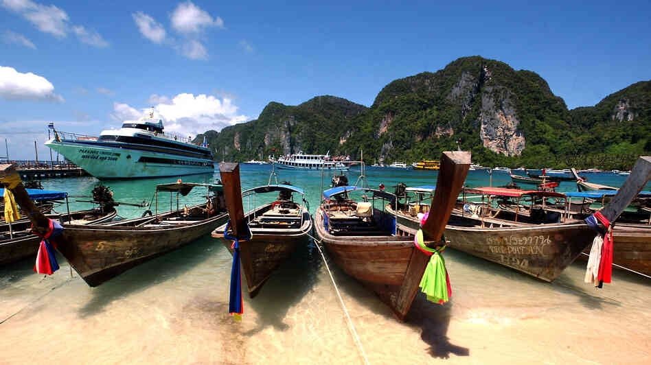 The Phi Phi Islands in Thailand are a tourists' paradise. In June, sisters Noemi and Audrey Belanger were found dead in their hotel room there.