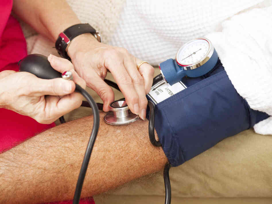 The use of multiple blood pressure medications may be helping some Americans bring their hypertension under control.