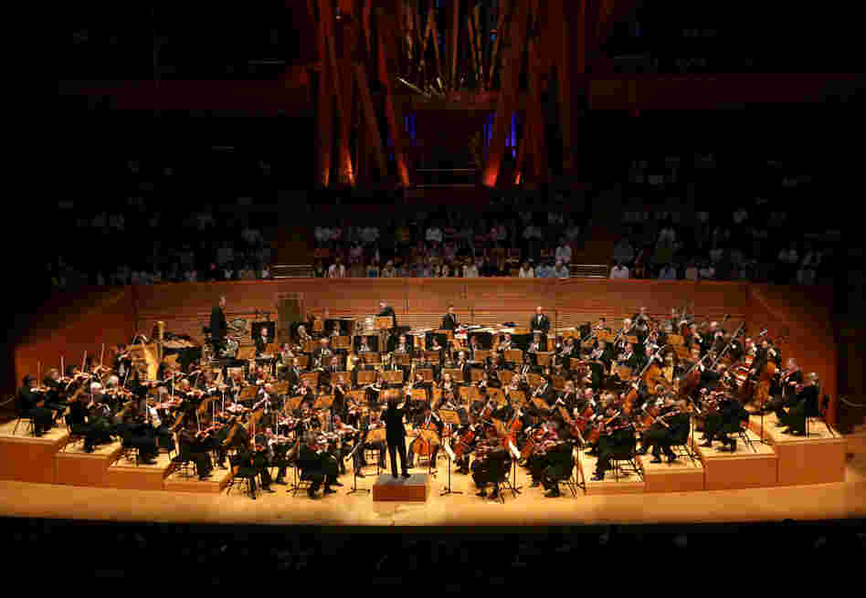 This was the opening program of the Los Angeles Philharmonic's ninth season at the spectacular Walt Disney Concert Hall, designed by Frank Gehry.