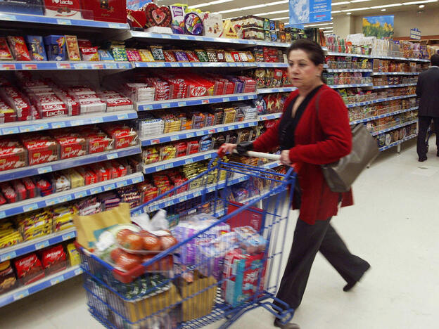 Bargain-hunting Greek shoppers may soon have more options at the grocery store. The government is asking retailers to discount expired nonperishable products in response to rising food prices.