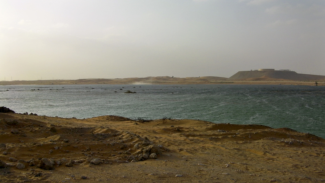 After desalinated water was pumped inland from the Persian Gulf, an oasis has appeared in the middle of the desert in the United Arab Emirates.