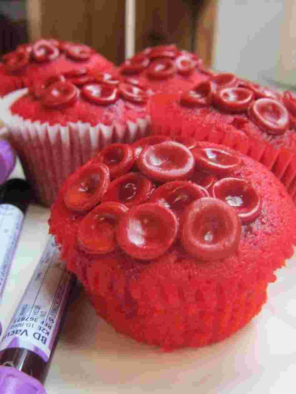 RBC Cupcakes: Denise Bakes Cakes of north London prepared these red velvet cupcakes topped with platelets and a raspberry jam and syrup center. 