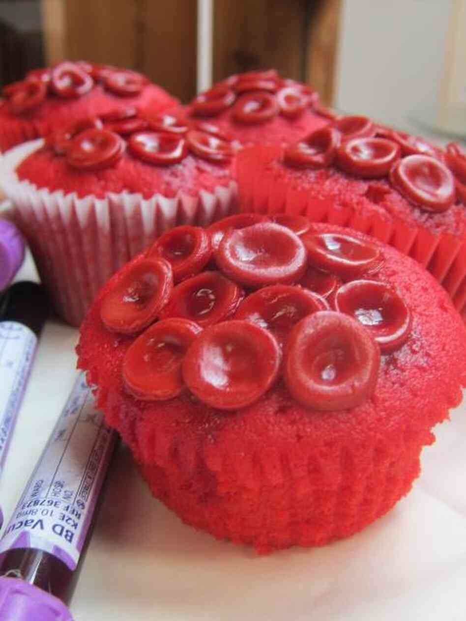 RBC Cupcakes: Denise Bakes Cakes of north London prepared these red velvet cupcakes topped with platelets and a raspberry jam and syrup center. 