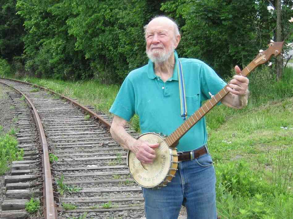 Pete Seeger released two albums this year: Pete Remembers Woody (a Woody Guthrie tribute) and A More Perfect Union, a collaboration with guitarist Lorre Wyatt.