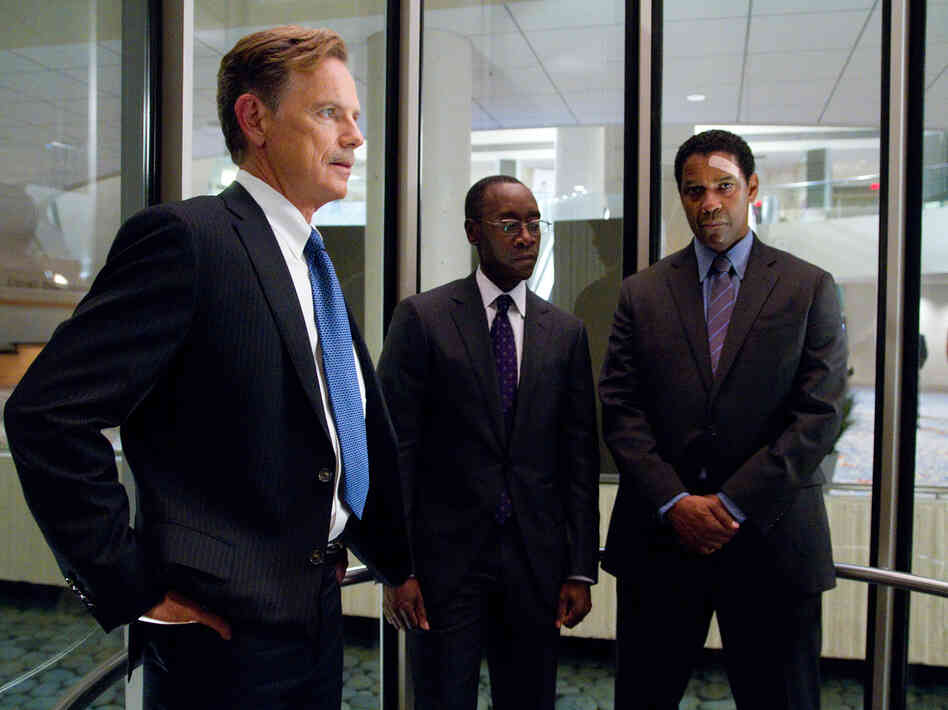 Charlie Anderson (Bruce Greenwood) and Hugh Lang (Don Cheadle) help Whip navigate treacherous legal waters.