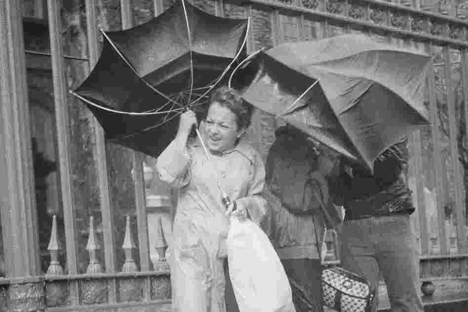 New Yorkers brace against winds from Hurricane Gloria, 1985.
