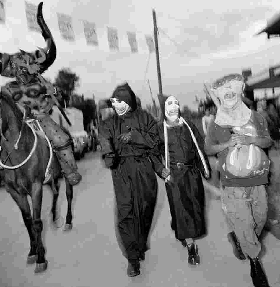 El Diablo, comparsas street theater of parades, dance and performance, Etla, Oaxaca