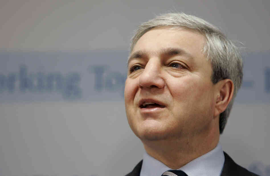 Former Penn State University president Graham Spanier speaks during a news conference.