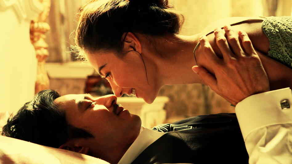 Xie Yifan (Jang Dong-gun) sets out to seduce a young widow, Du Fenyu (Zhang Ziyi), at the behest of his former flame.