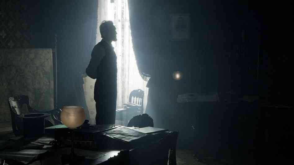 Daniel Day-Lewis takes on one of America's most famous presidents in Lincoln. Daniel Day-Lewis takes on one of America's most famous presidents in Lincoln.