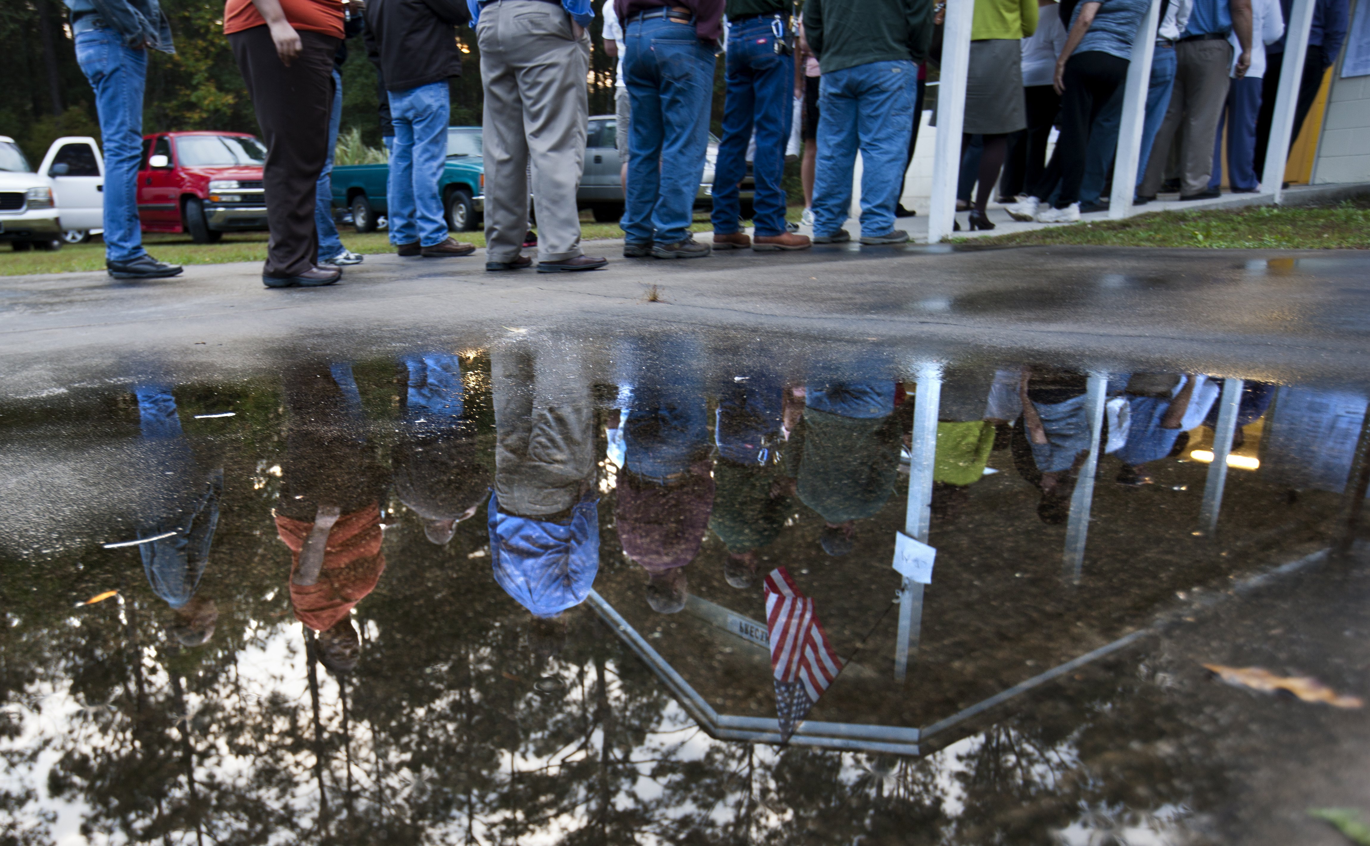 Voters line up to cast a ballot in Crawfordville, Fla.