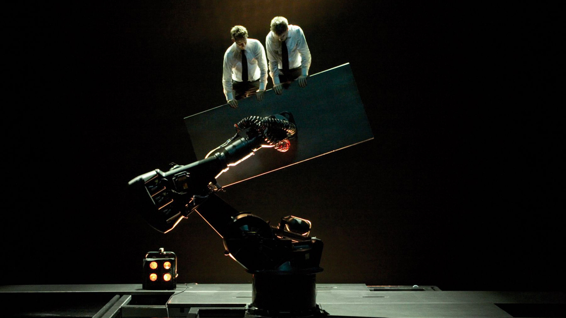 The cast and creative team of Sans Objet learned the hard way that a 2,800-pound robot can be a bit of a diva: Because he's run by a computer program, he never forgets his blocking.