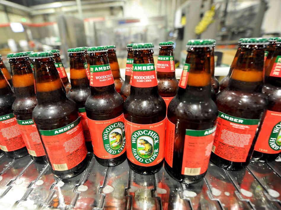 A growing number of U.S. consumers are finding much to enjoy in this fruity alcoholic beverage, driving an increase in cider sales. The Vermont Hard Cider Company now produces 70,000 cases of Woodchuck Hard Cider each week. A growing number of U.S. consumers are finding much to enjoy in this fruity alcoholic beverage, driving an increase in cider sales. The Vermont Hard Cider Company now produces 70,000 cases of Woodchuck Hard Cider each week.