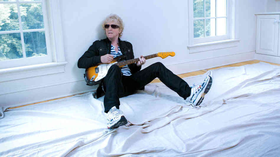 Ian Hunter. Ian Hunter.