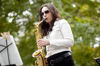 Sharel Cassity led a quintet atop Glade Arch, near a skateboarding practice area.