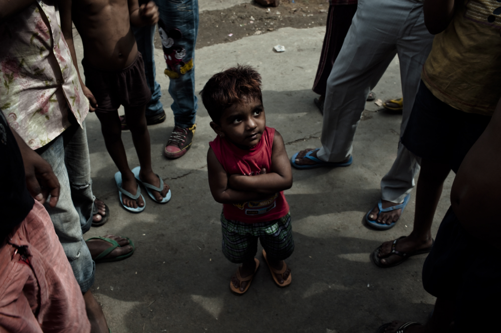 Children who used to grow up as itinerants now grow up in the slum that is Kathputli. The older kids grow up quickly, trying to find a way to succeed in the new India. For the younger ones, the India that awaits them is very different from the one their parents knew.