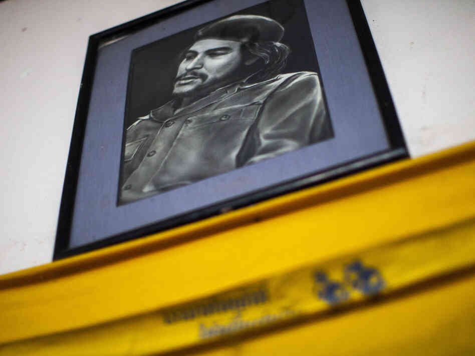 The decor of Aiya includes several portraits of Che Guevara. Thu says the Marxist revolutionary represents for him a symbol of international rebellion.