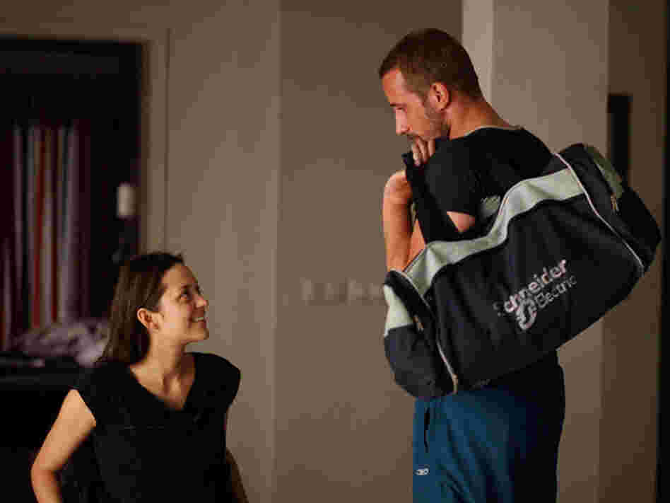 Ali (Matthias Schoenaerts) and Stephanie grow closer after a terrible accident claims her livelihood — and her legs.