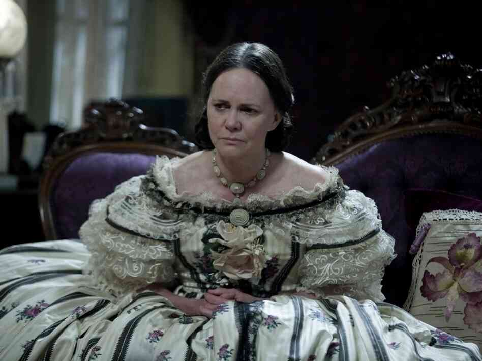 To prepare for her role in Lincoln, Sally Field traveled and researched Mary Todd Lincoln, and even put on 25 pounds.