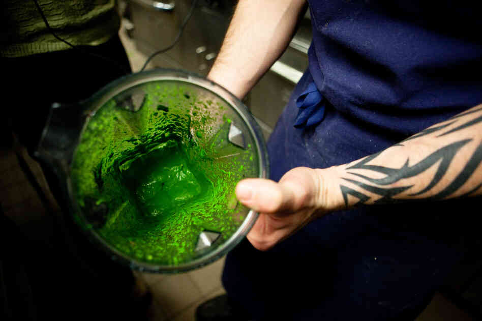 Put the spinach into a blender.