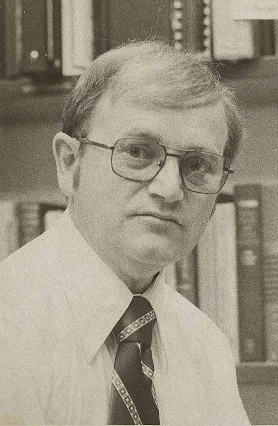 In 1974, Phillip Kunz, a sociologist at Brigham Young University, wanted to see what would happen if he sent Christmas cards to people he didn't know.