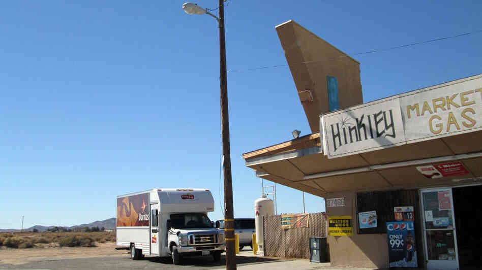 Hinkley, Calif., may soon become a ghost town as residents move away from contaminated water.